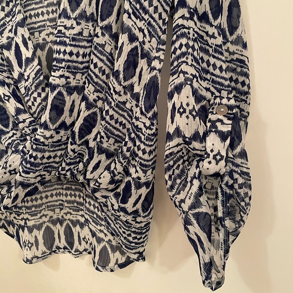 Women’s Blouse - Picture 6 of 7